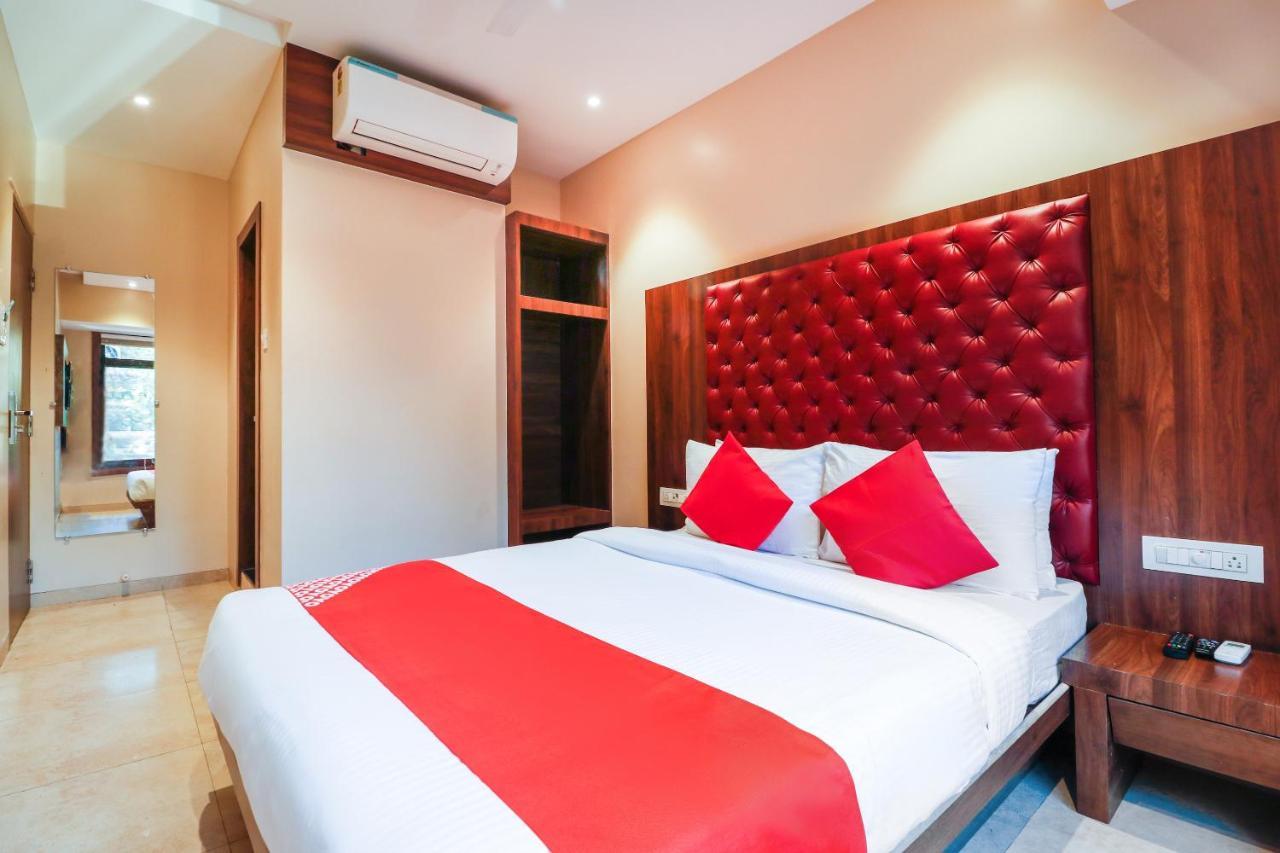 מומביי Oyo 70475 Hotel Sea Breeze מראה חיצוני תמונה