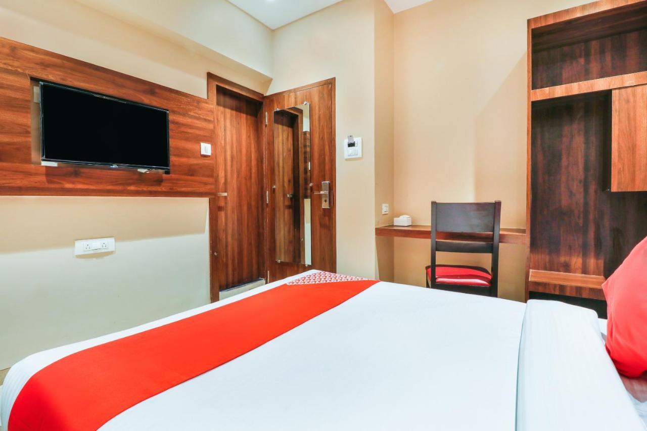 מומביי Oyo 70475 Hotel Sea Breeze מראה חיצוני תמונה
