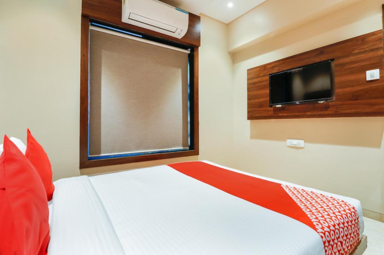 מומביי Oyo 70475 Hotel Sea Breeze מראה חיצוני תמונה