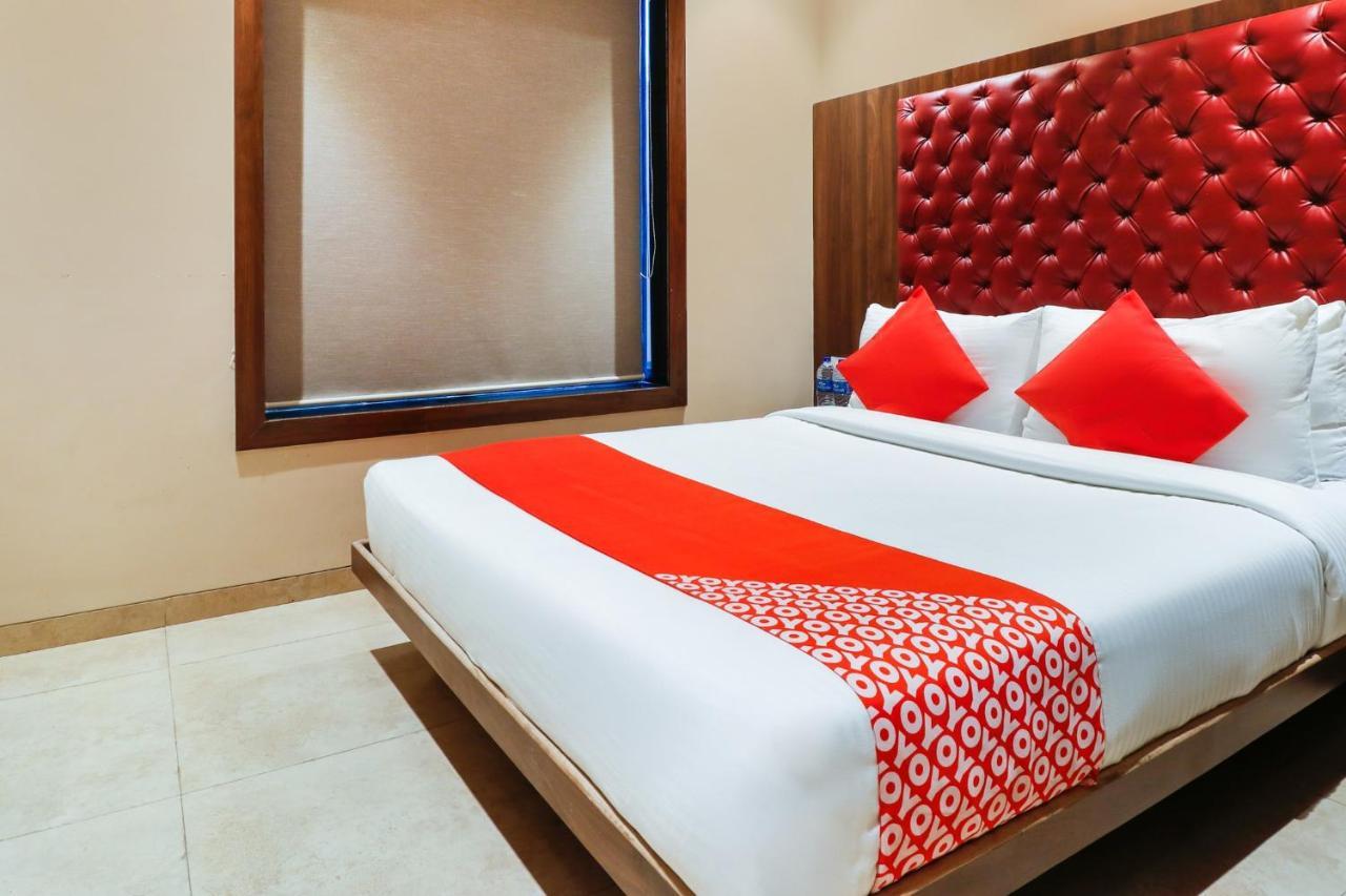מומביי Oyo 70475 Hotel Sea Breeze מראה חיצוני תמונה