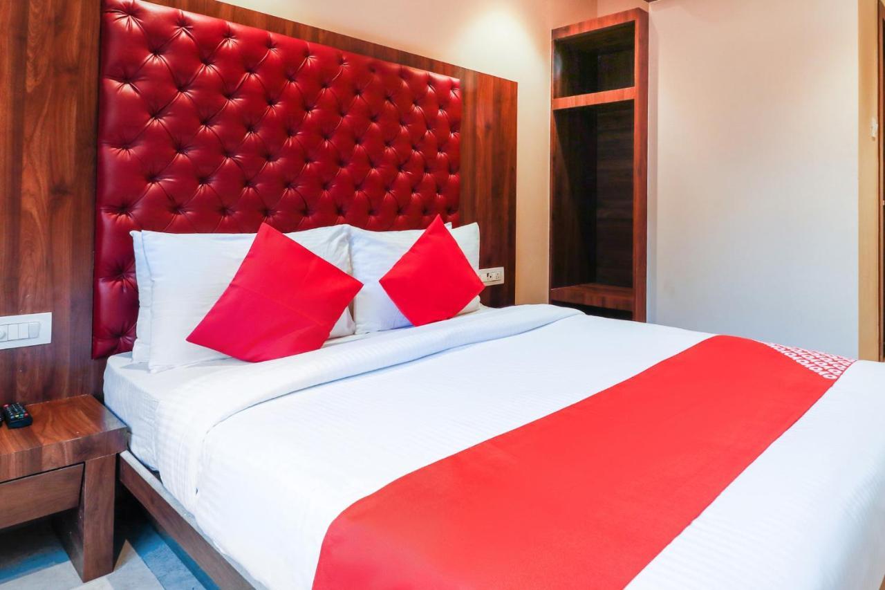 מומביי Oyo 70475 Hotel Sea Breeze מראה חיצוני תמונה